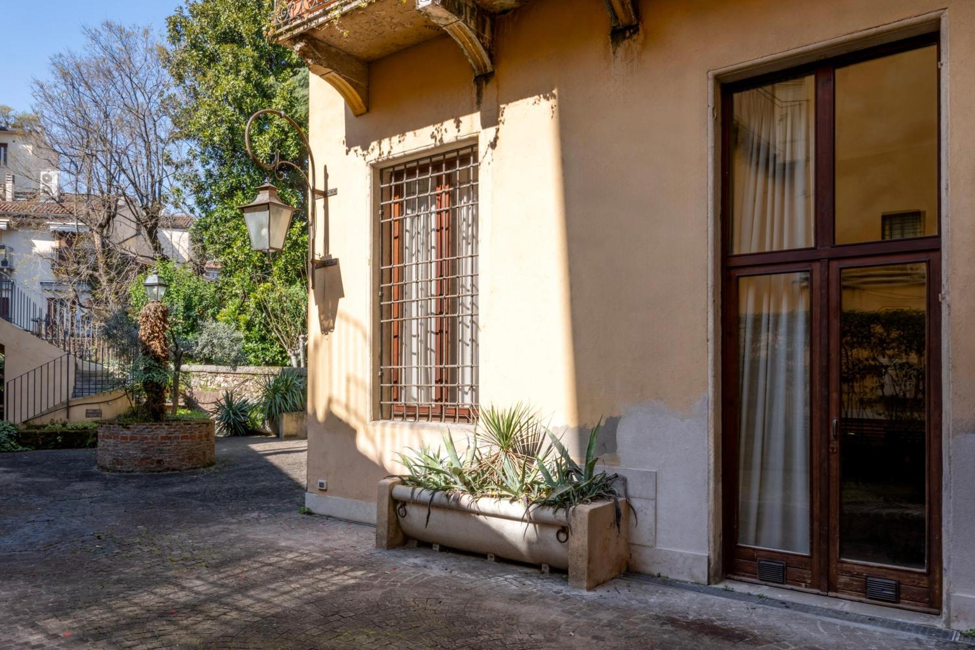 Verona City Lodge ภายนอก รูปภาพ